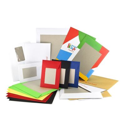 Envelope de envio de tamanho personalizado com proteção traseira de papel Kraft castanho e cartão cinza